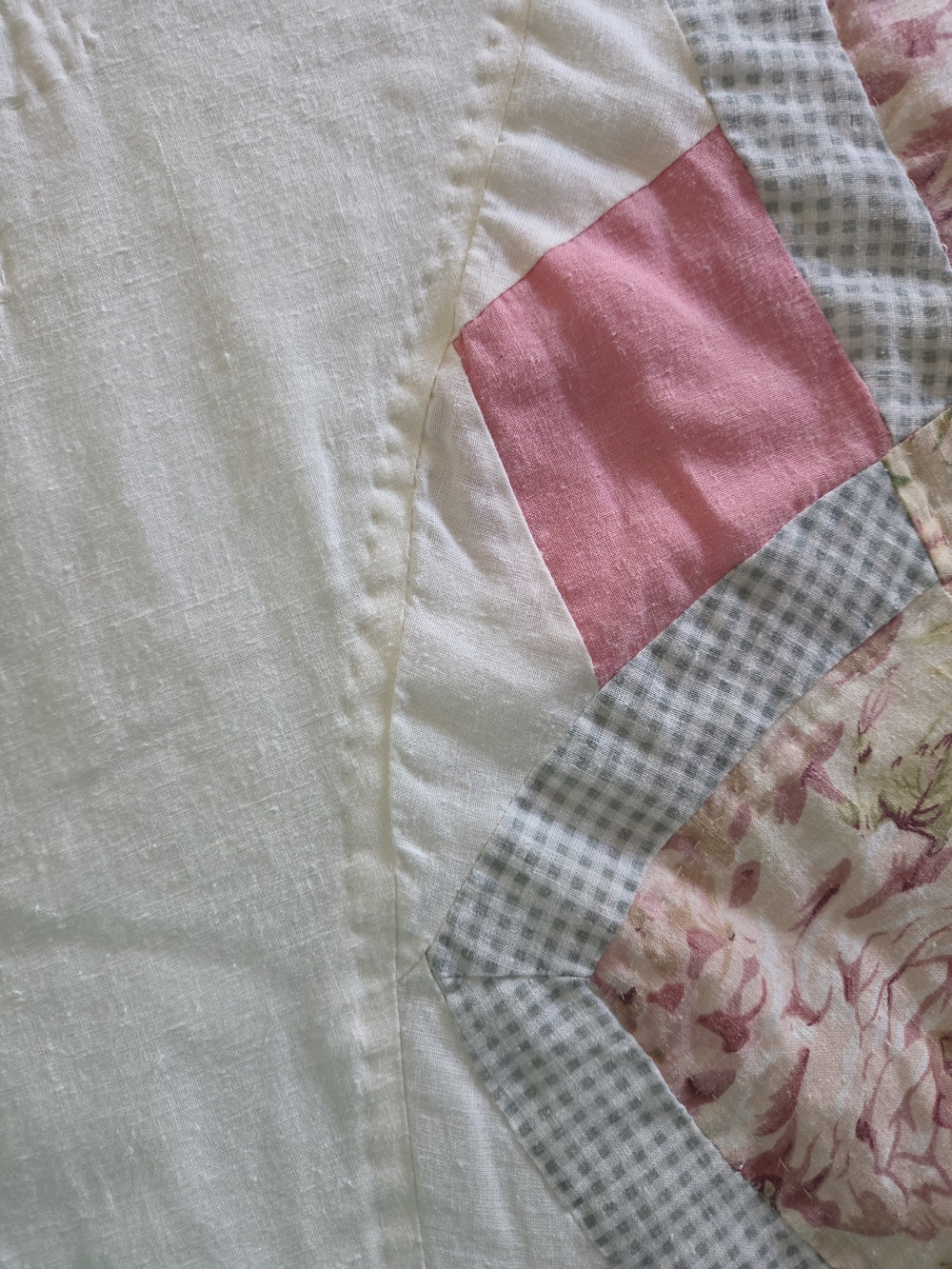 Floral Vintage Q Handmade Quilt Pink Green & Cream, Pastel - Picture 7 of 15
